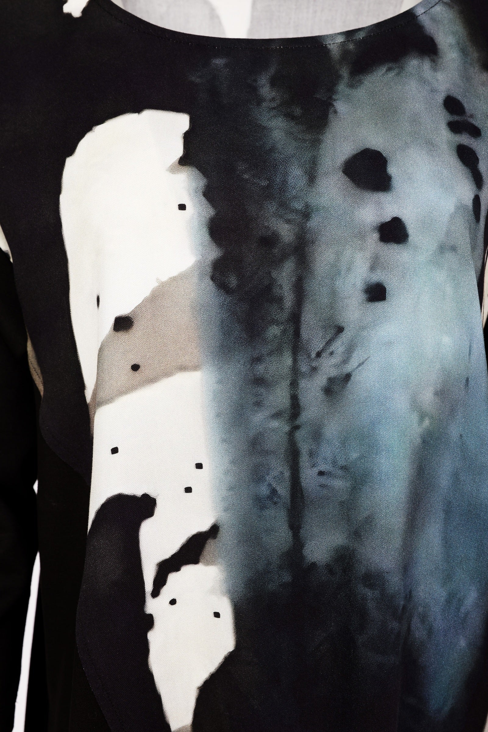 Naya Print Round Neck Top With Contrast Sleeve